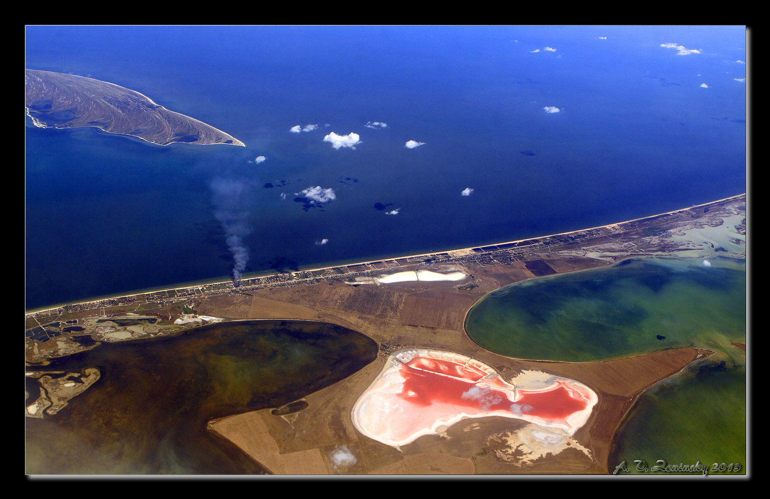 photo "Shoreline" tags: landscape, travel, misc., Europe, beach, sea, summer, water