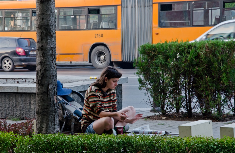 photo "***" tags: street, genre, woman, Кофе