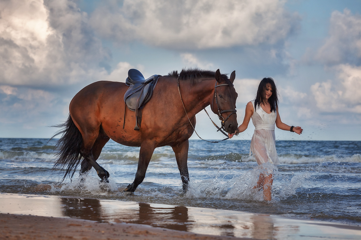 фото "Идущие по волнам..." метки: пейзаж, природа, путешествия, девушка, лошадь, море, пляж
