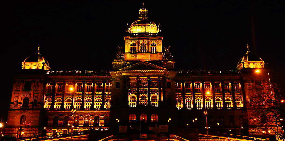 фото "Hочной Национальный музей" метки: архитектура, Prag, Praha, Прага