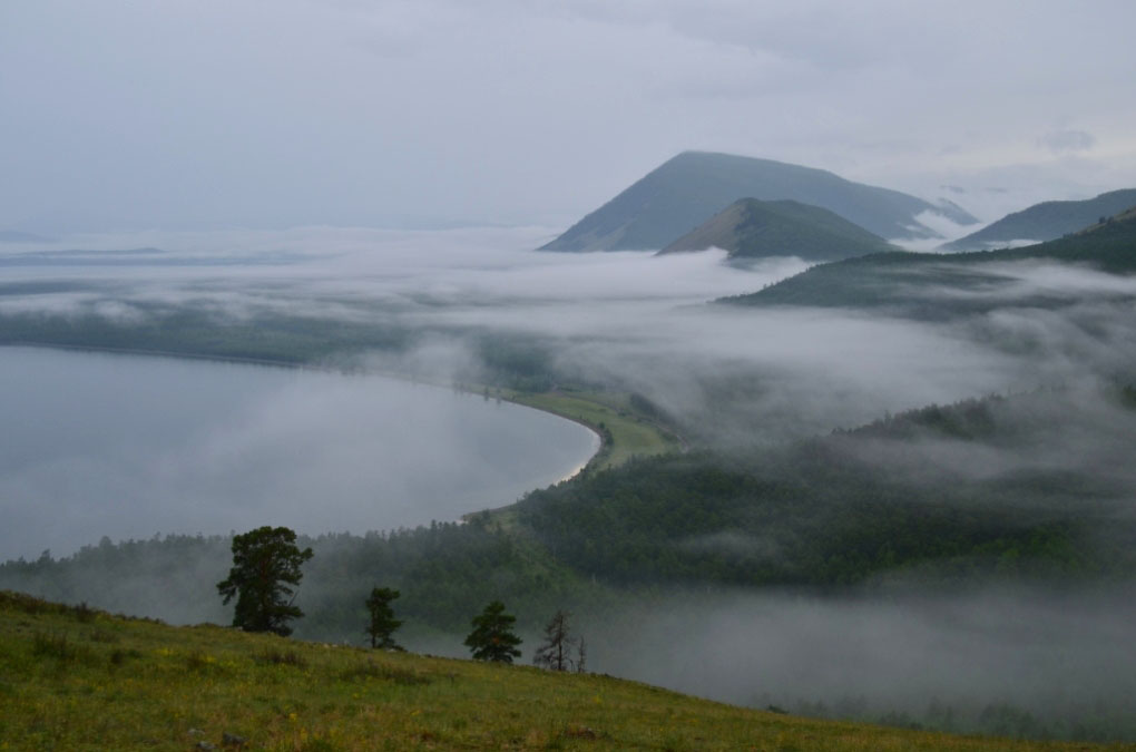 фото "Байкал. Онокачанская бухта с туманом." метки: пейзаж, Байкал, Северный Байкал, вода, закат, лето, небо, облака, облака. отражение, озеро