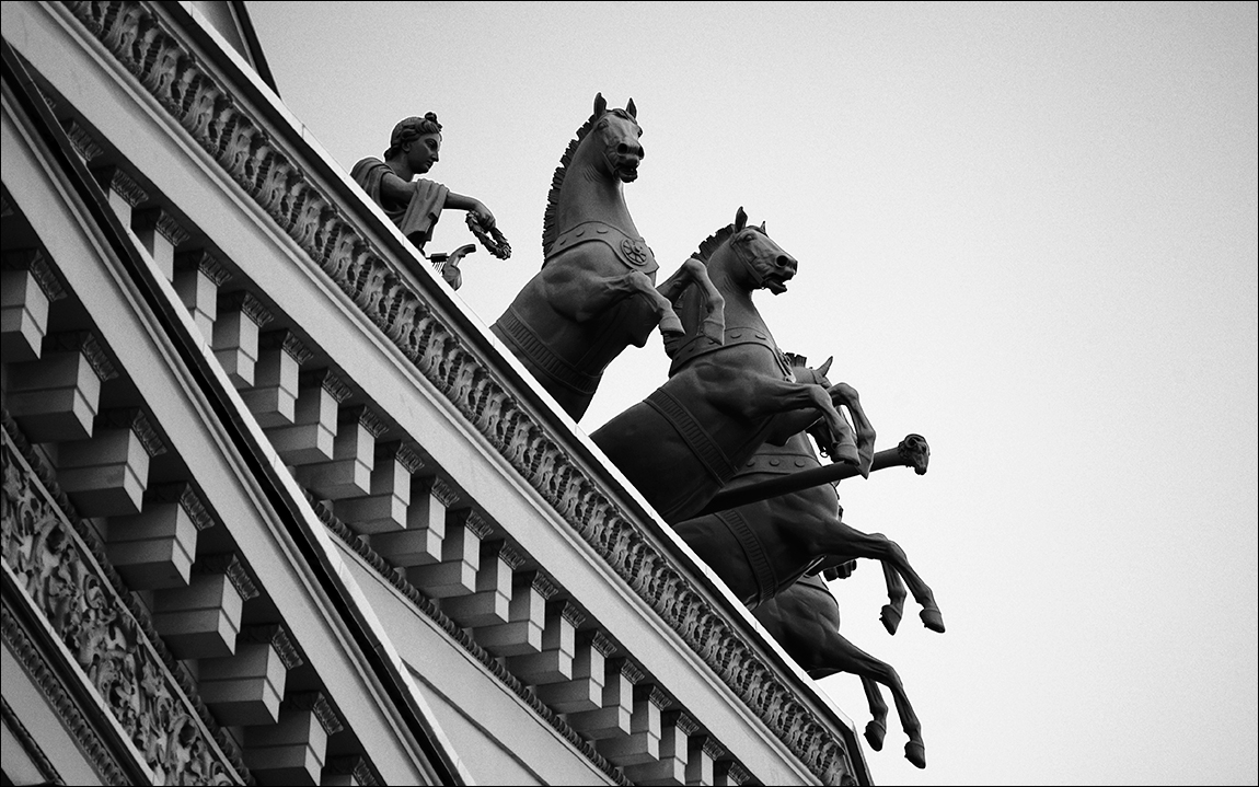 photo "***" tags: city, fragment, 