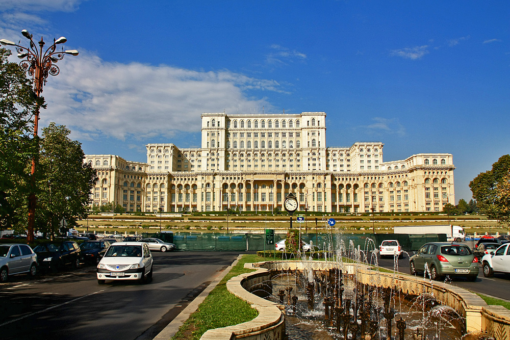 photo "***" tags: architecture, city, Bucharest, building, summer