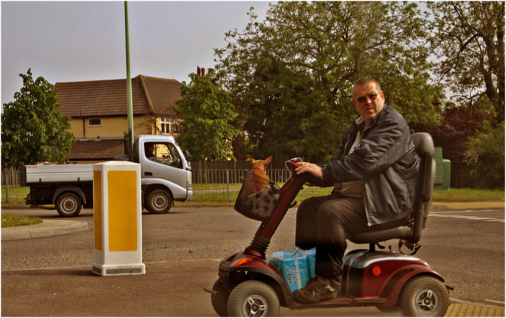 photo "***" tags: street, man, путевыезаметки, собака