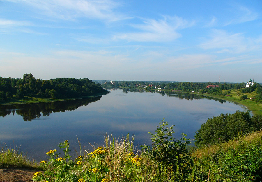 photo "Staraya Ladoga" tags: landscape, travel, nature, clouds, morning, river, sky, summer, temple, water, Старая Ладога, река Вролхов