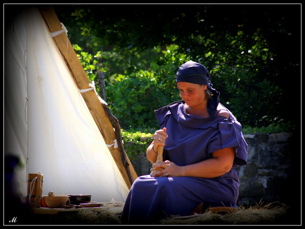 photo "Preparing lunch in outlawry" tags: reporting, fragment, 