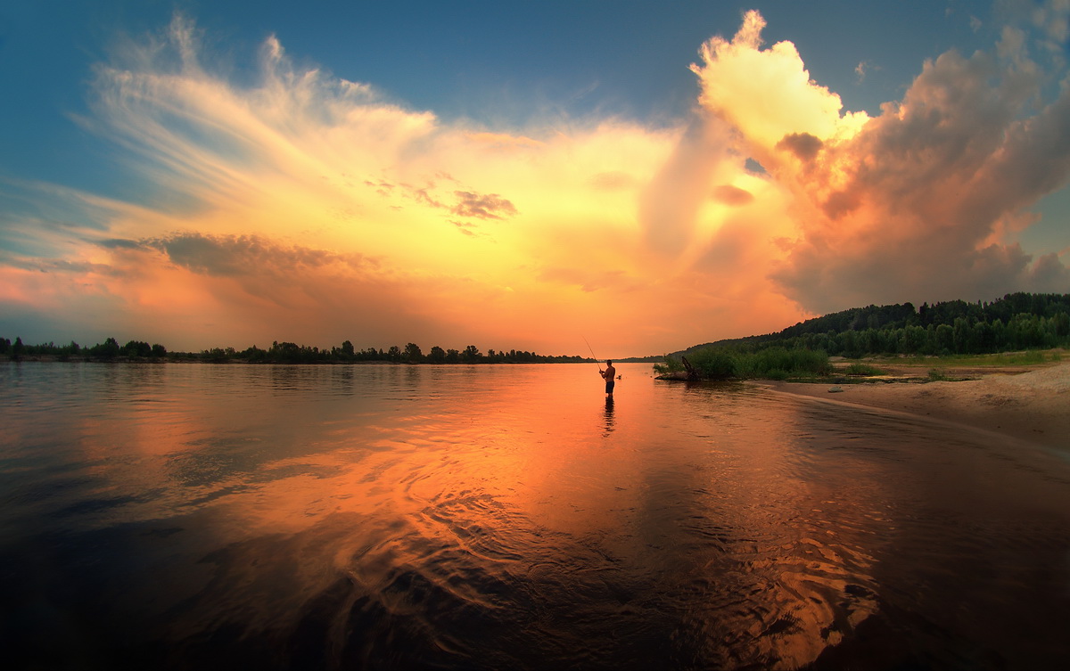 photo "***" tags: landscape, genre, evening, river, summer, рыбак