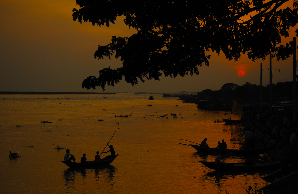 photo "THE RIVER AND BOATS" tags: landscape, 