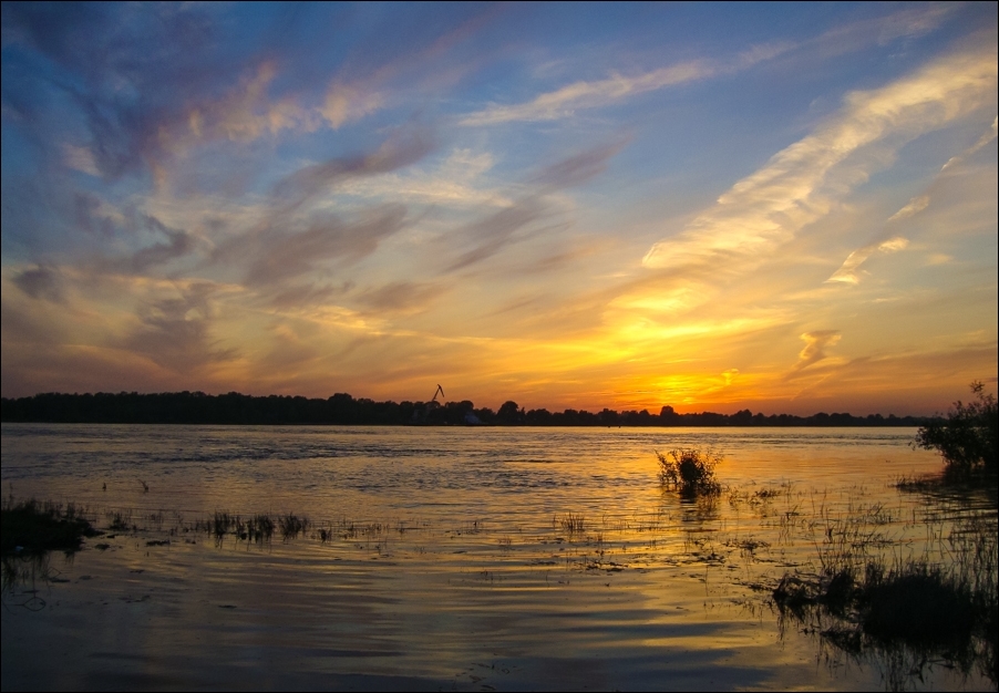 photo "***" tags: landscape, clouds, river, sun, sunset, water