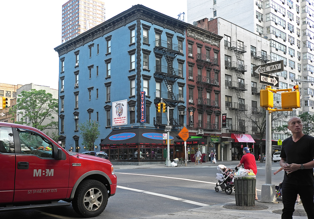 фото "Голубой дом" метки: город, архитектура, стрит-фото, Нью-Йорк