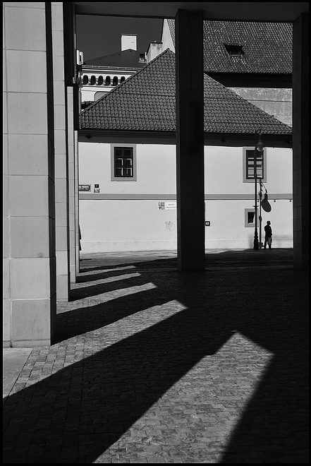 photo "Cтолбы, свет и тени" tags: underwater, Prag, Prague, Praha