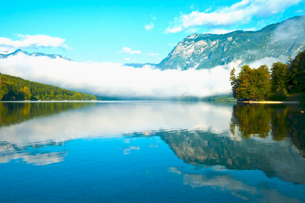 photo "Bohinj jezero" tags: landscape, Europe, autumn, clouds, forest, mountains, water