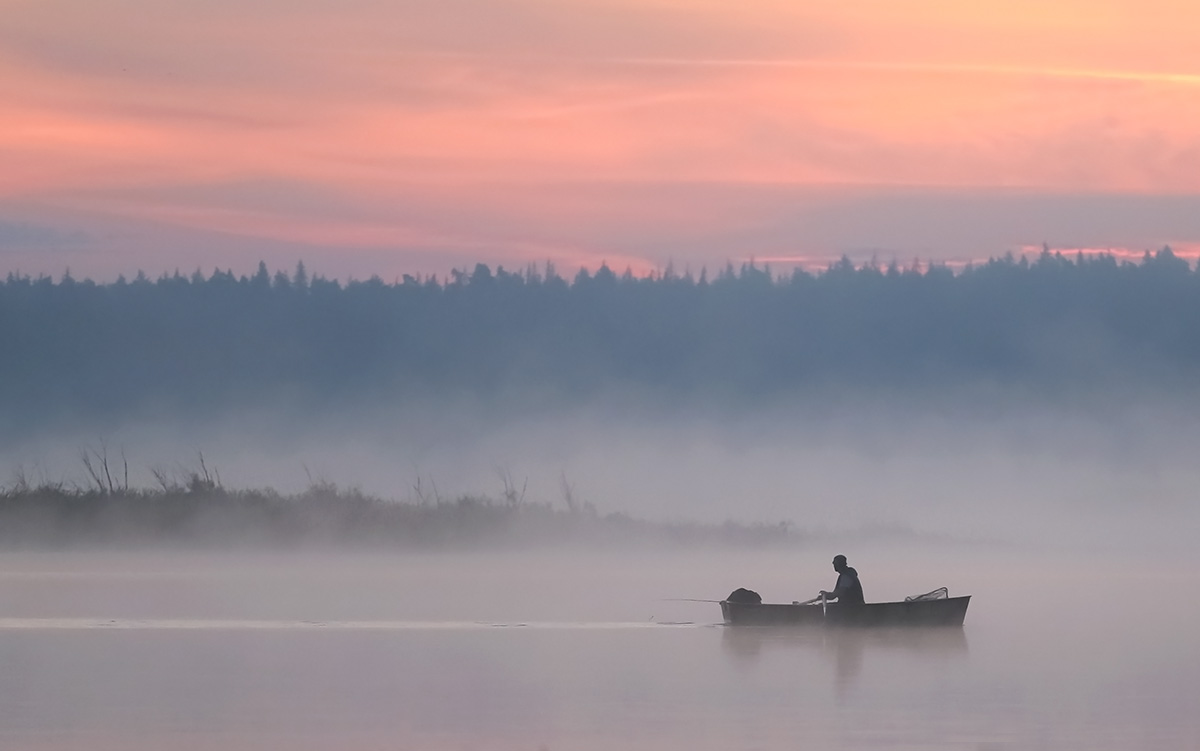 фото "***" метки: пейзаж, лодка, рассвет, рыбак, туман