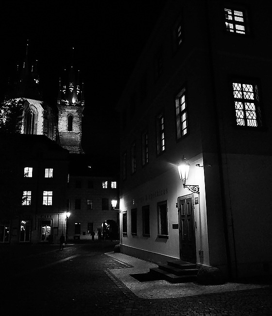 фото "Ночная атмосфера-26" метки: черно-белые, Prag, Praha, Прага