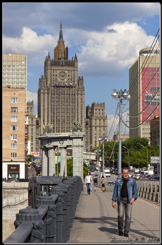 photo "Moscow. Summer. Ministry of Foreign Affairs ..." tags: city, architecture, landscape, Europe, building, people, road, summer, tower