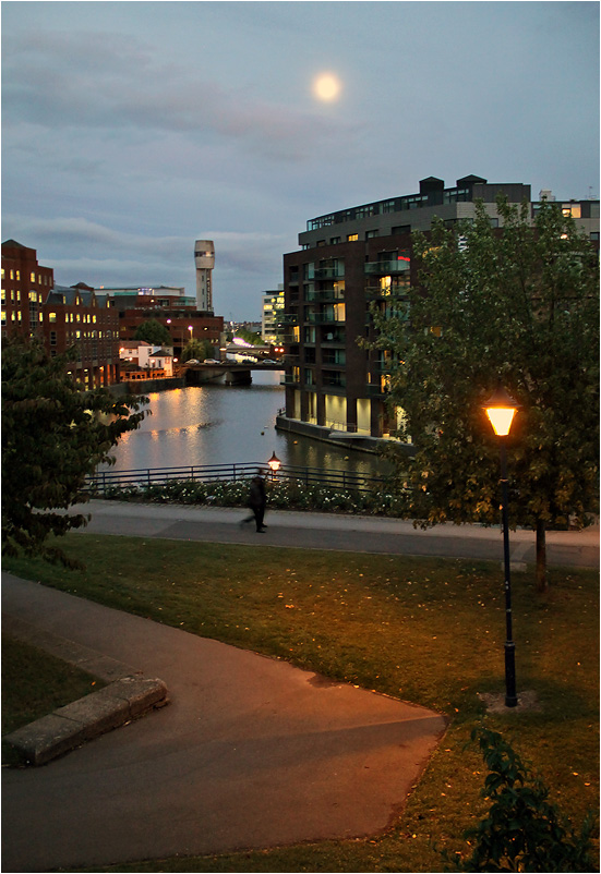 photo "***" tags: city, evening