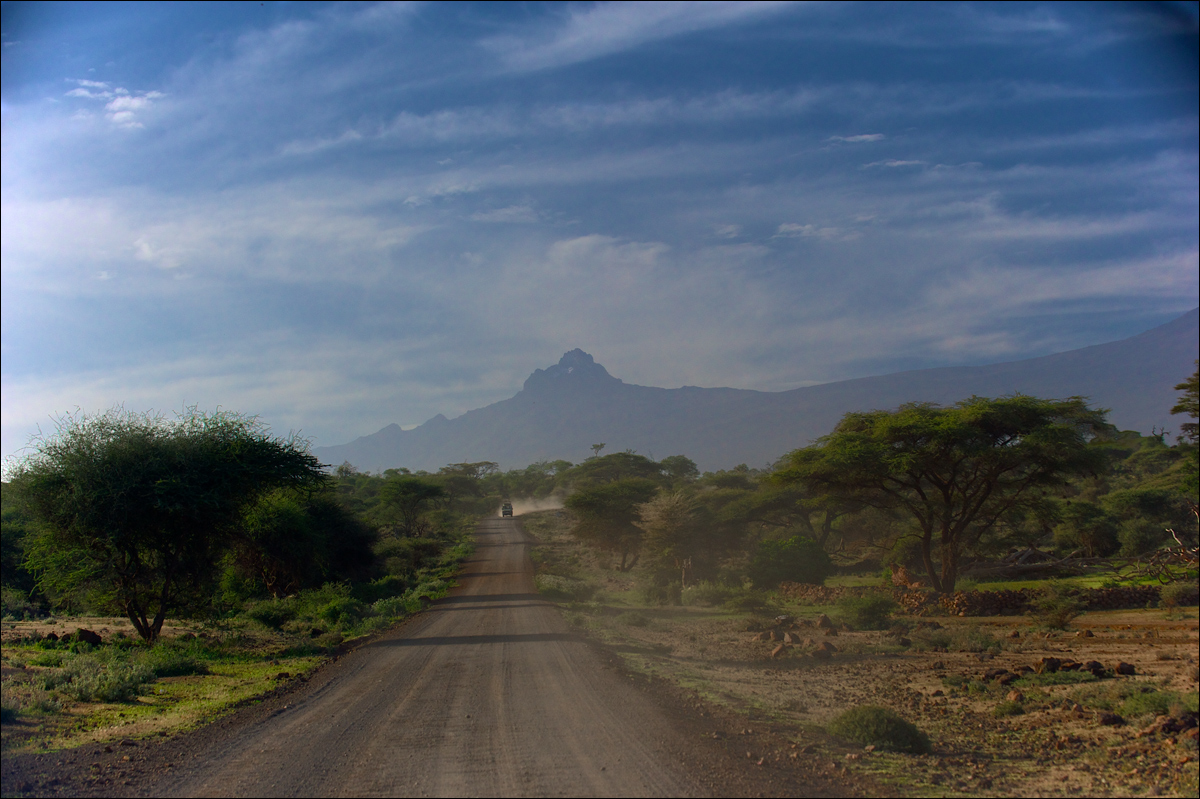 photo "Early road to Kilimanjaro" tags: landscape, travel, morning, road, Килиманджаро, саванна