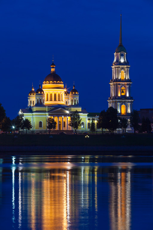 photo "Cathedral of the Transfiguration, in Rybinsk, Russia." tags: architecture, city, Russia, evening, night, reflections, river, temple, Рыбинск, волга, подсветка, религия, собор, христианство, церковь