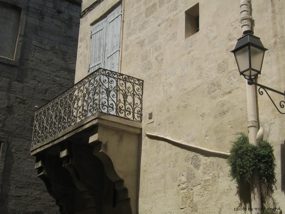 photo "corner in Montpellier" tags: street, 