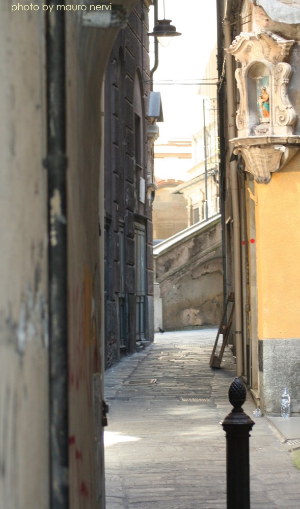 photo "lanes in Genoa" tags: street, 