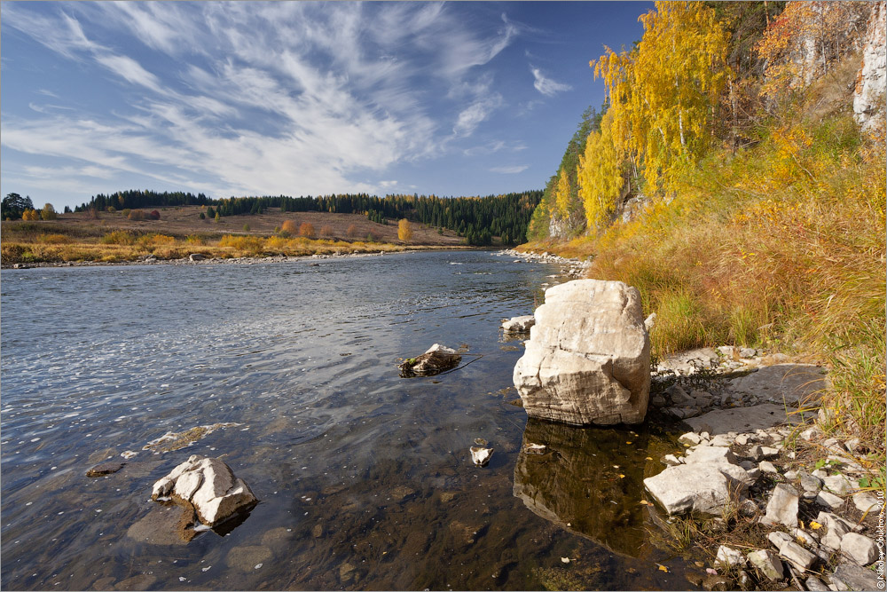photo "0203_0215" tags: landscape, autumn, clouds, forest, mountains, reflections, river, rocks, water
