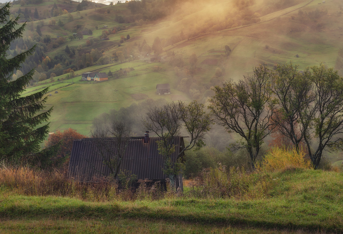 photo "***" tags: landscape, nature, travel, fog, morning, mountains, Карпаты, домик