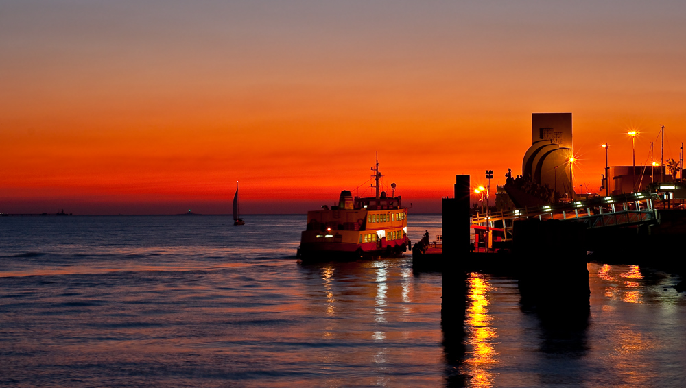 photo "Ferry" tags: landscape, city, nature, Lisbon, boats, harbour, portugal, sunset, water