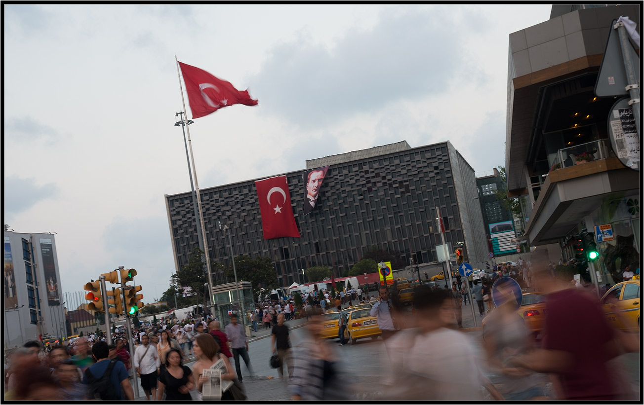 photo "Main square during Ramazan" tags: street, reporting, 