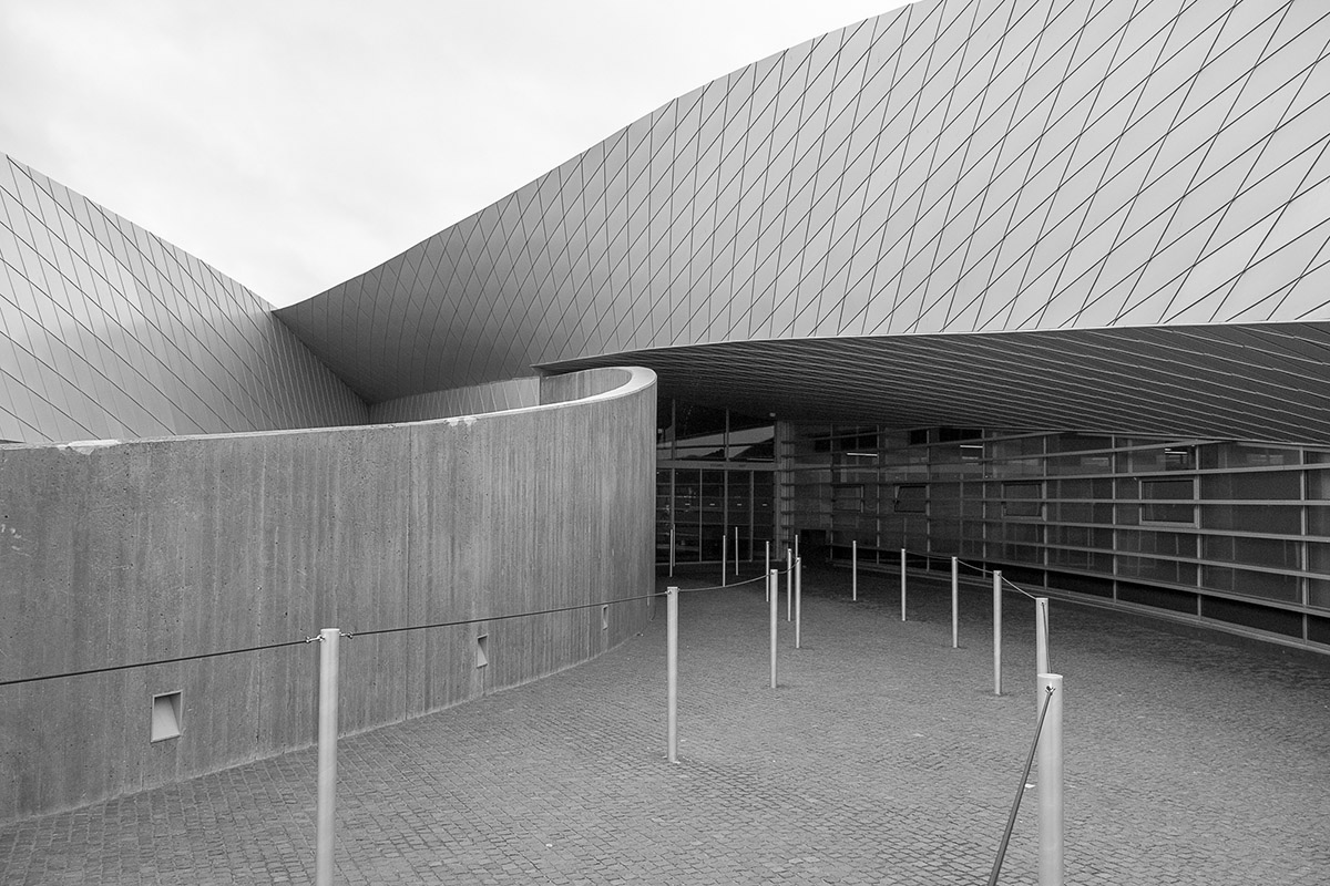 photo "Den Blå Planet" tags: architecture, black&white, Den Blå Planet Copenhagen Denm