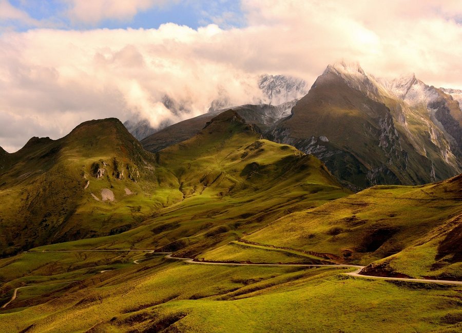 photo "GREEN" tags: landscape, nature, Europe, clouds, color, digital, landscapes, mountains, photography, sky