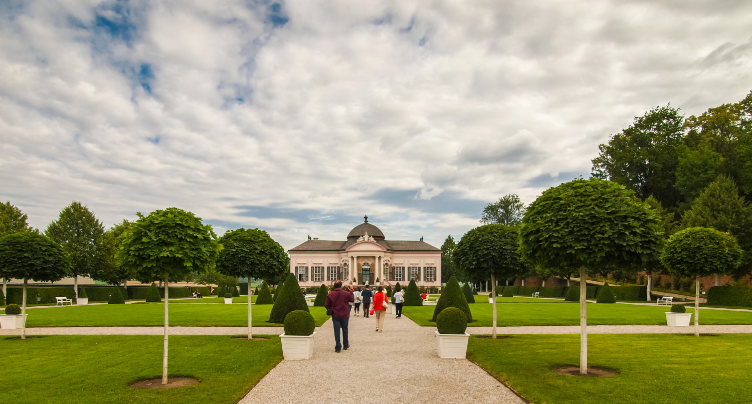 photo "Melk" tags: architecture, landscape, travel, building, grass, green, park, pot, seightseeing, touring, tourist, travel, tree, tripper, turf