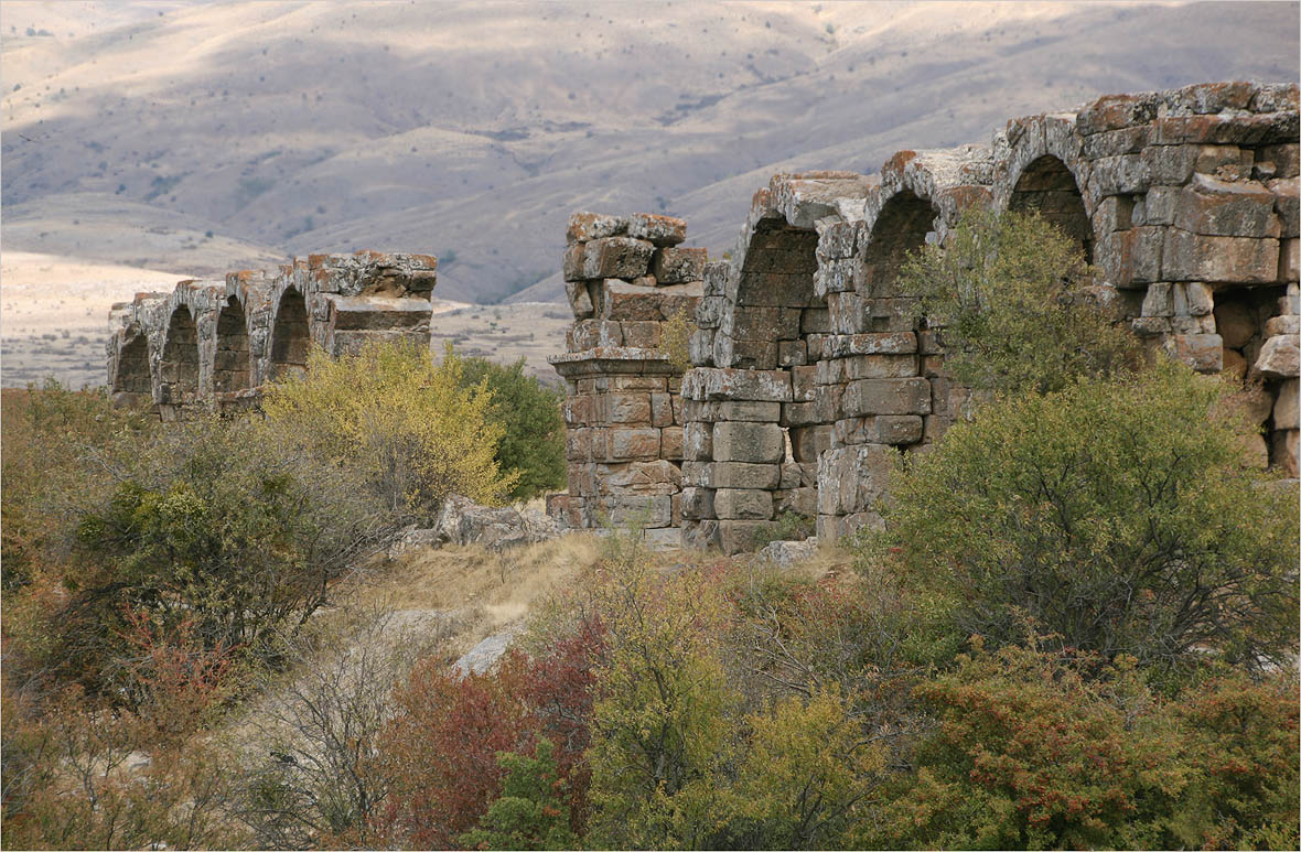 photo "The Aqueduct" tags: landscape, architecture, travel, 