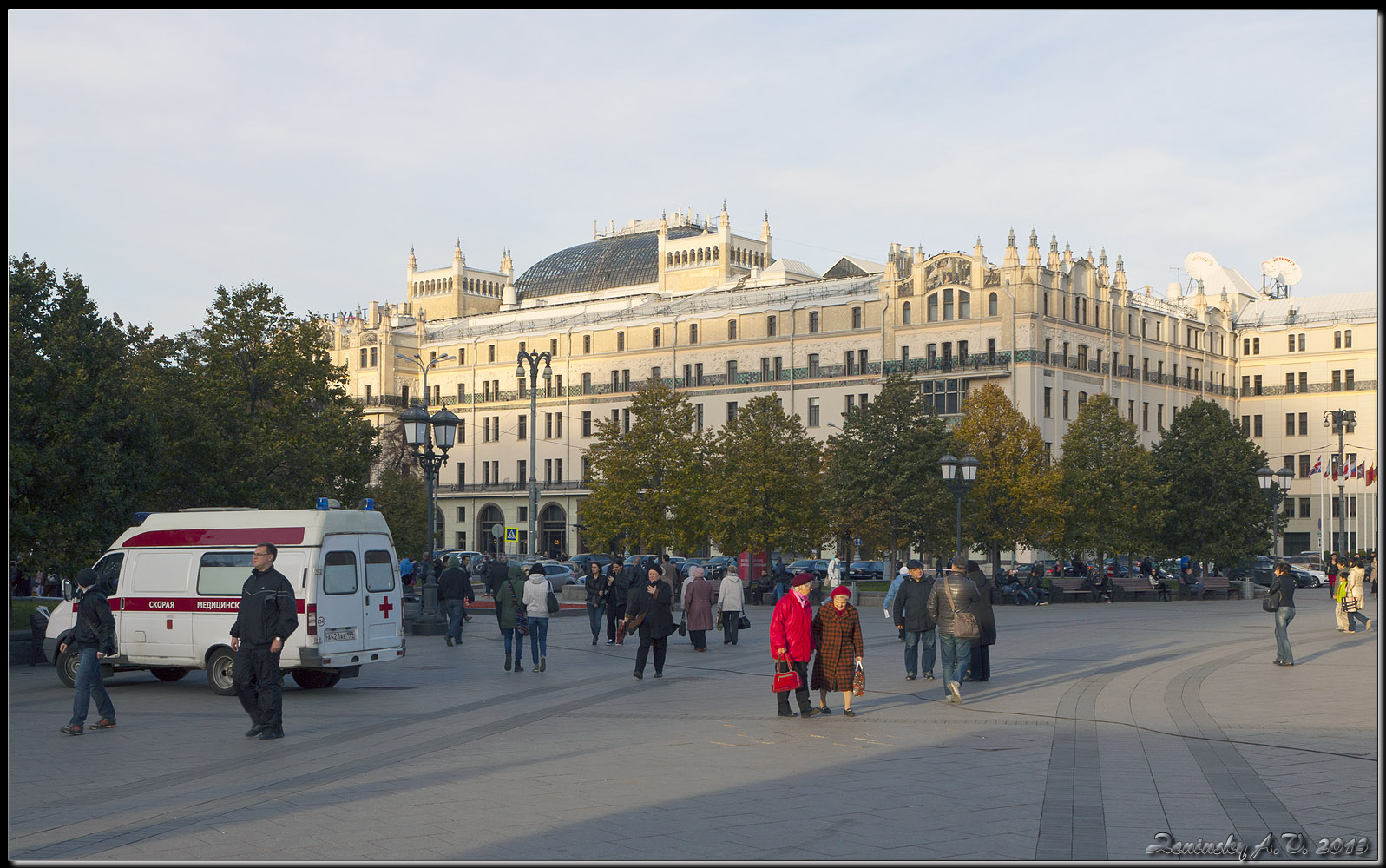 photo "Hotel Metropol. Revolution Square." tags: architecture, landscape, city, Europe, autumn, building, people