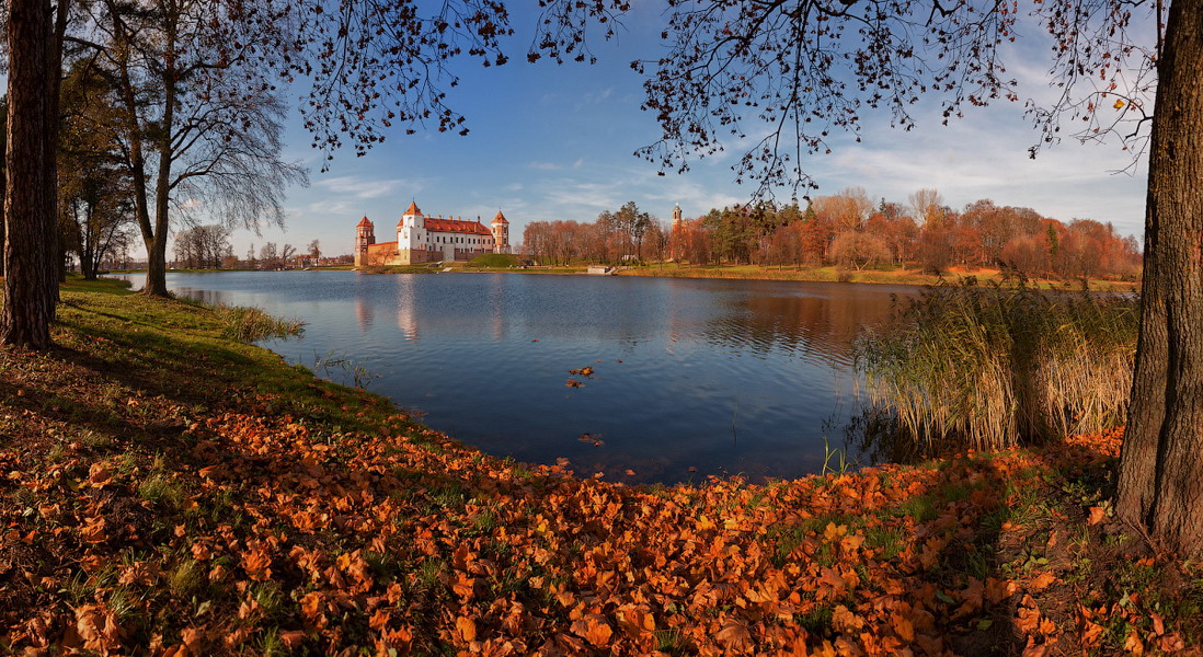 photo "***" tags: landscape, architecture, nature, autumn, clouds, sky, Беларусь, замок, мир, отражение