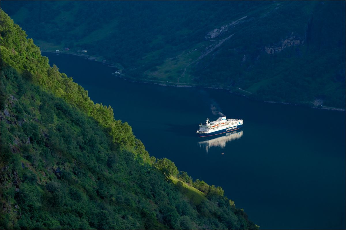 фото "Ах, белый пароход..." метки: пейзаж, путешествия, Гейрангерфьорд, горы, закат, круизный лайнер, пароход, фьорд