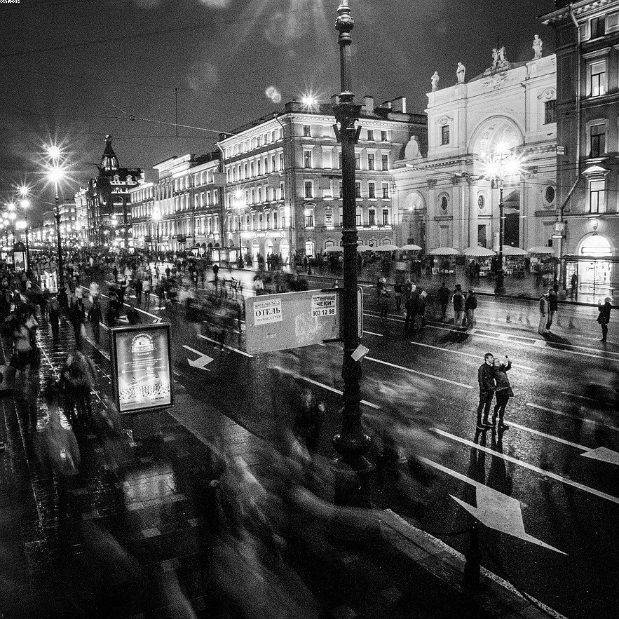 photo "***" tags: street, genre, black&white, Saint-Petersburg, St. Petersburg, bw, instagram, night, streetphoto, демонстрация, манифестация, невский