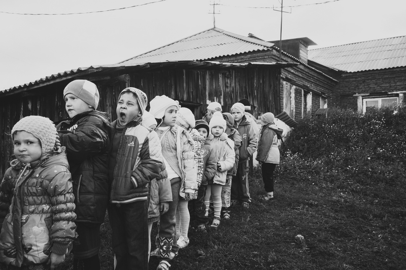 photo "Morning" tags: genre, black&white, street, bw, children