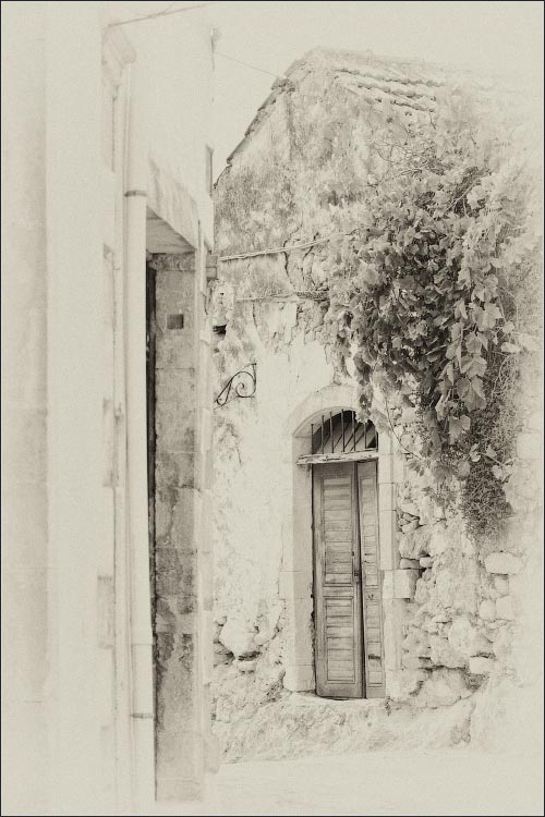 photo "Door" tags: travel, Crete