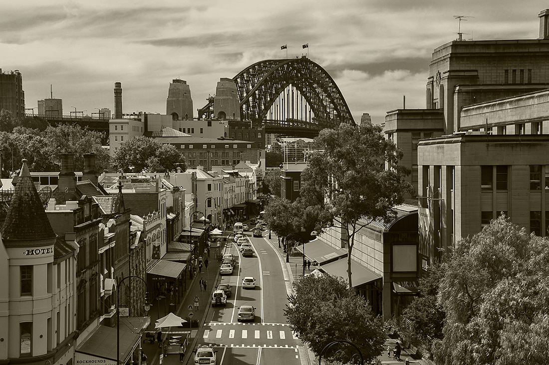 фото "Streets of Old Sydney" метки: архитектура, город, черно-белые, Sydney, architecture, city, streets, мост