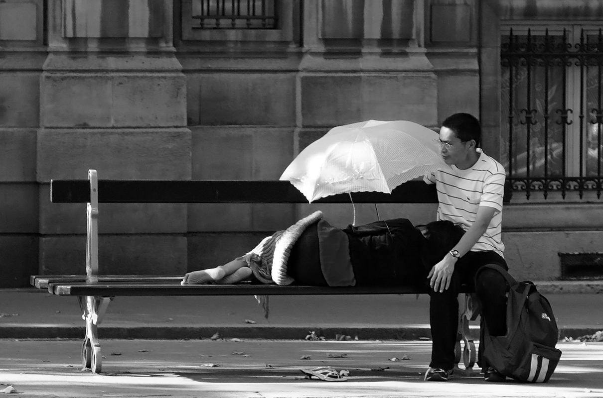 photo "***" tags: street, genre, black&white, Europe, France, people