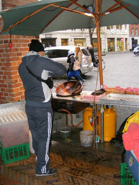 photo "Street market" tags: city, Europe