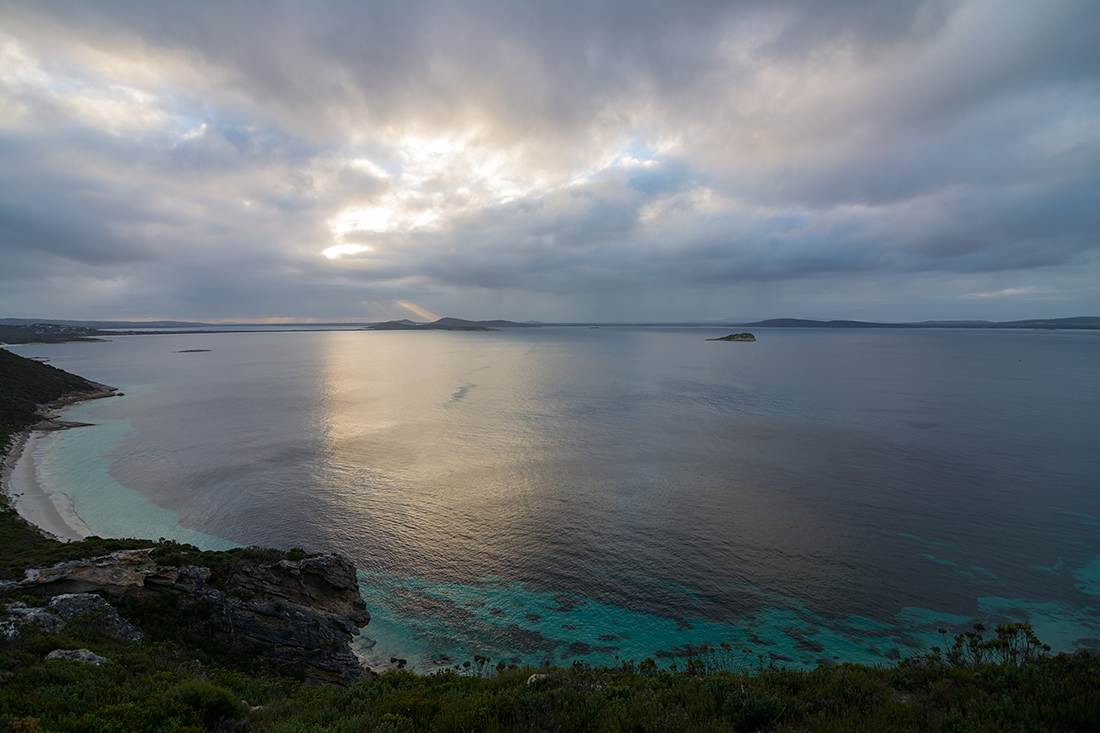 photo "***" tags: landscape, blue, clouds, evening, islands, ocean, rock, sea, sky, sunset, water