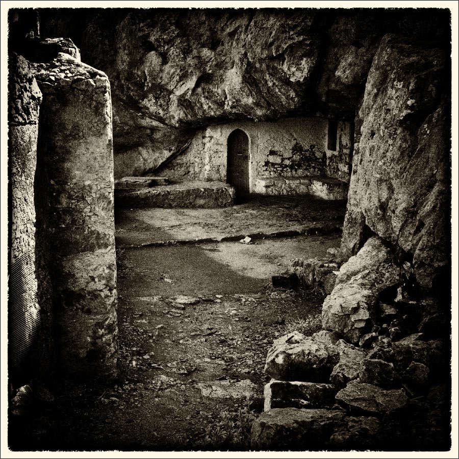 photo "Door. Cave temple, Akrotiri. Crete" tags: travel, architecture, Akrotiri, Cave temple, Crete, Крит
