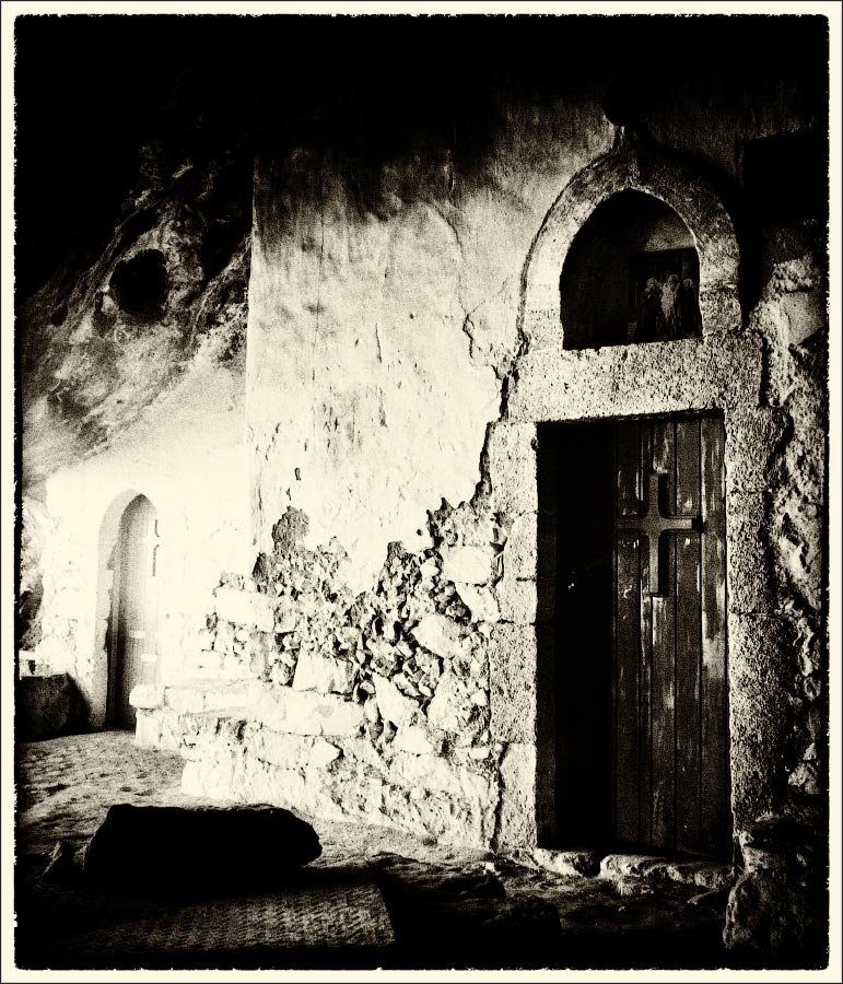 photo "Door. Cave temple, Akrotiri. Crete" tags: travel, Akrotiri, Cave temple, Crete