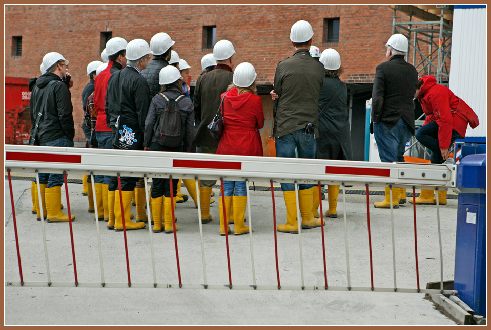 photo "Sightseeing tour" tags: street, city, humor, HafenCity, Hamburg, germany