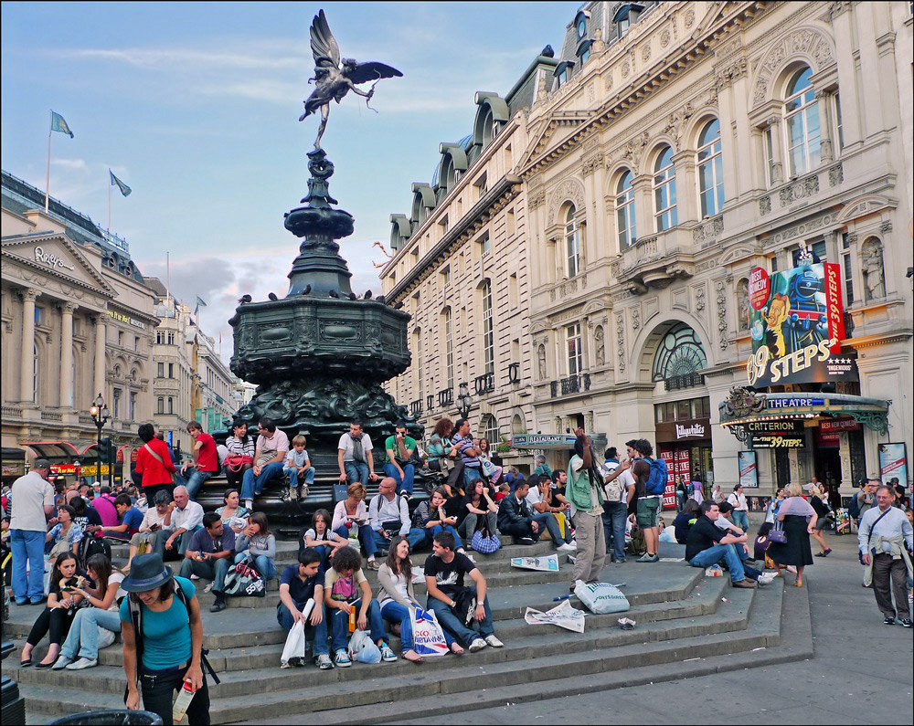 photo "Londoners" tags: city, travel, street, 