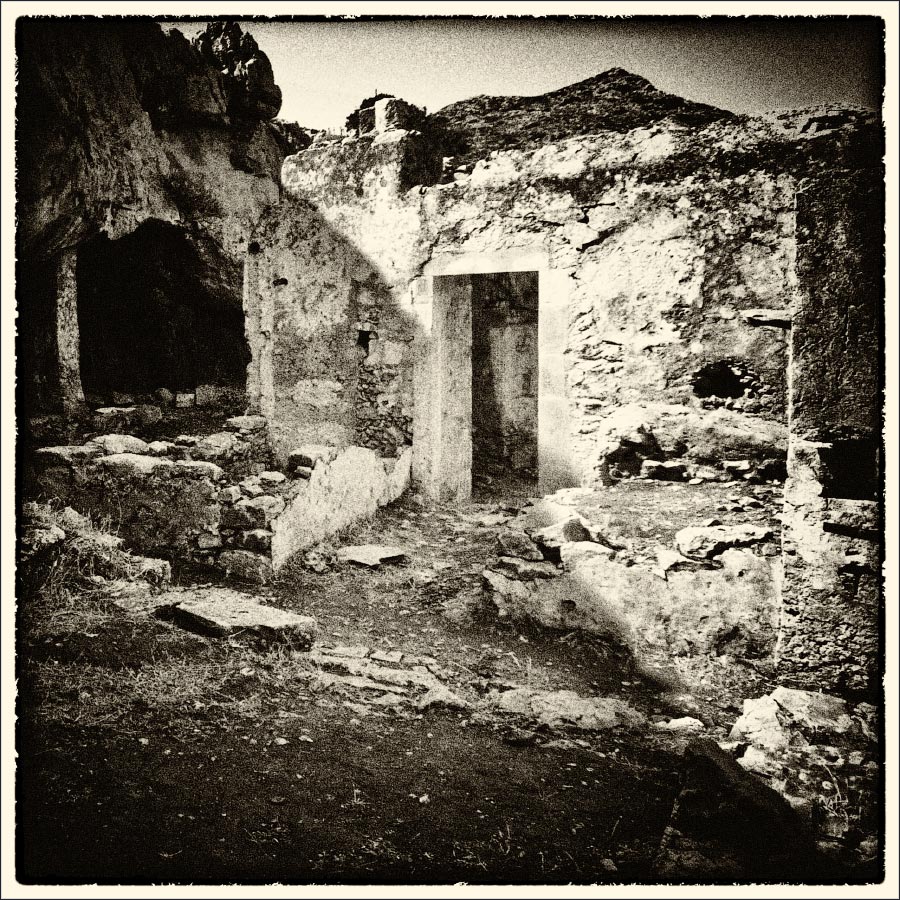 photo "Cave temple, Akrotiri. Crete" tags: travel, architecture, Akrotiri, Cave temple, Crete