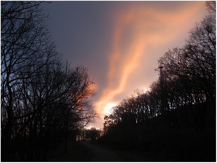 photo "The play of light on a cloud." tags: landscape, nature, sky, sunset, облако