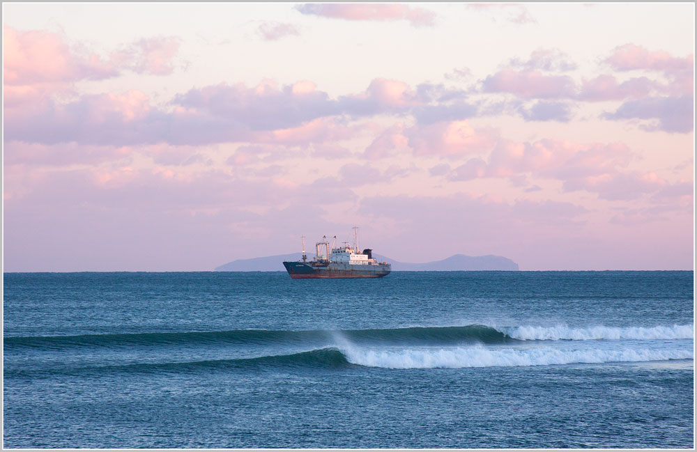 photo "***" tags: landscape, sea, ship, sunset, winter