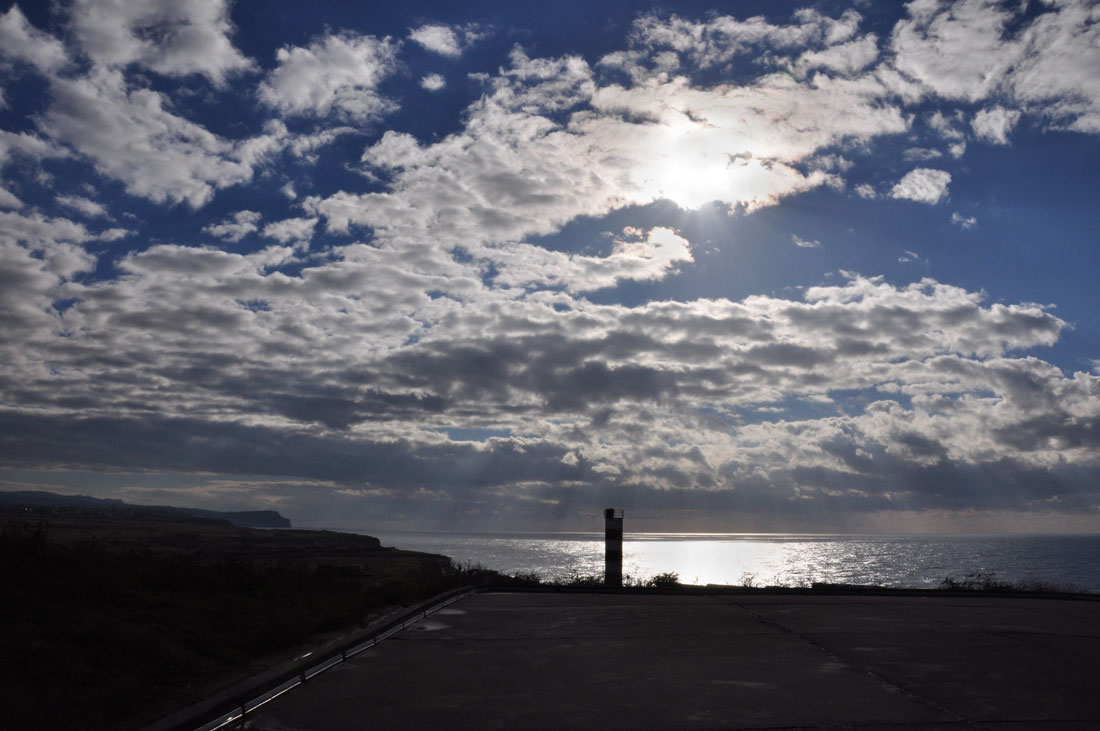photo "***" tags: landscape, clouds, sea, маяк